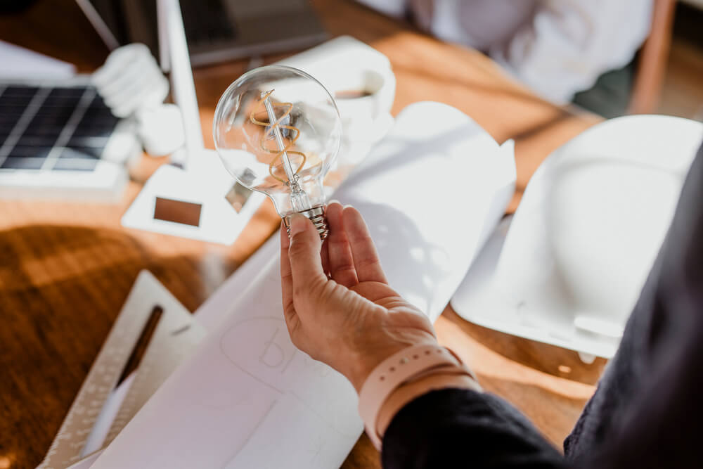 Cual es el consumo medio de luz en una empresa